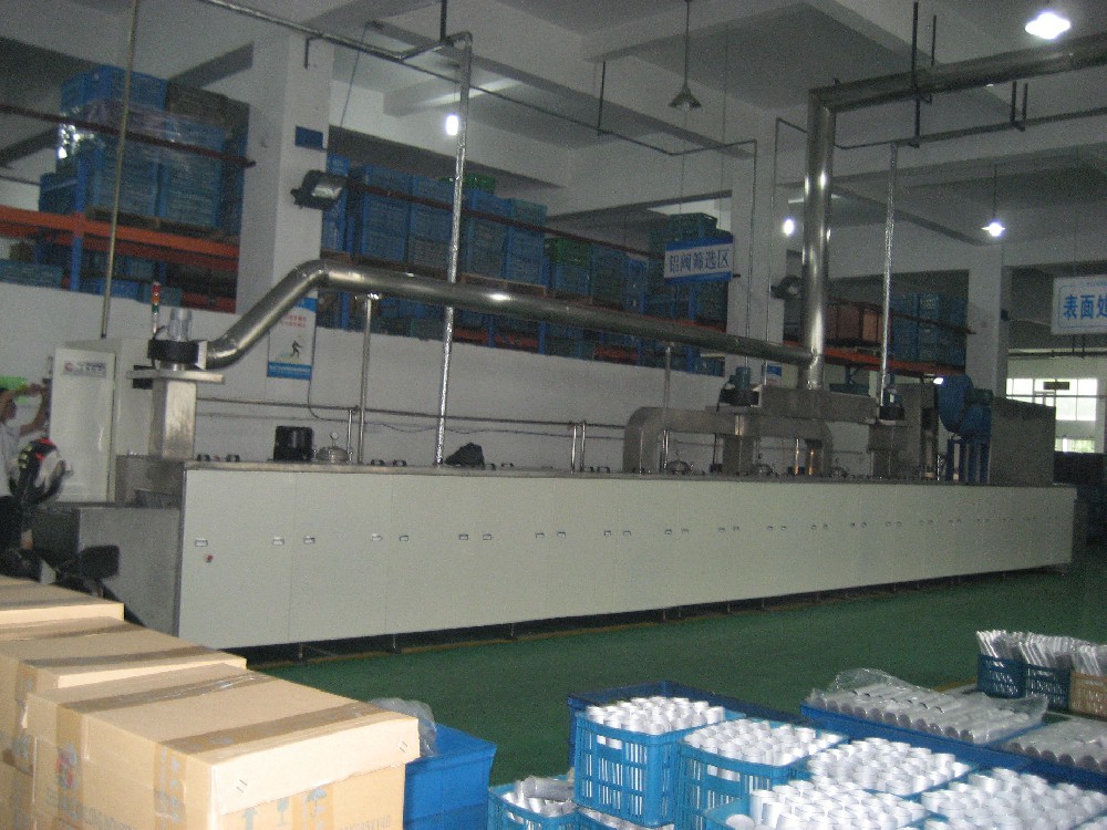 精密機(jī)械加工行業(yè)通過(guò)式網(wǎng)帶超聲波清洗線